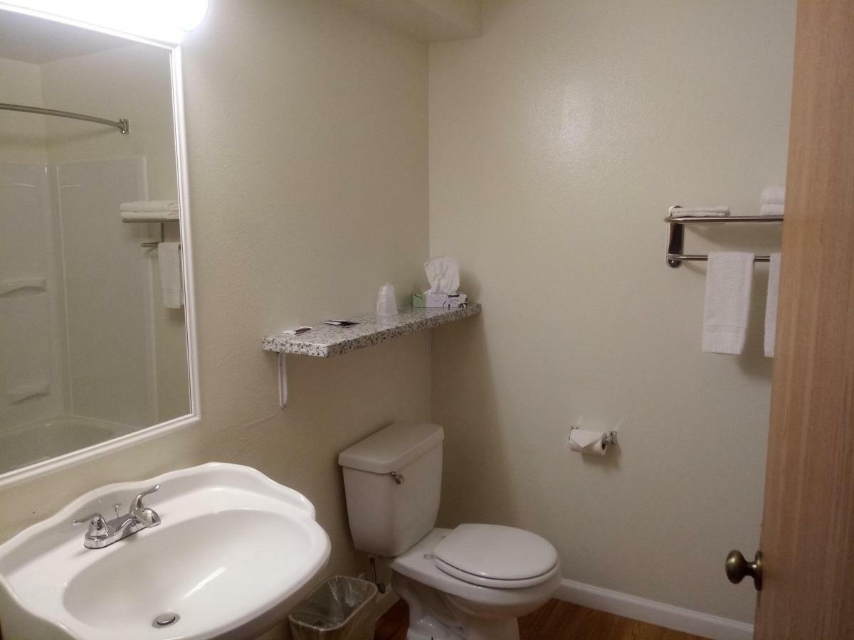 Deluxe King Room - Non-Smoking