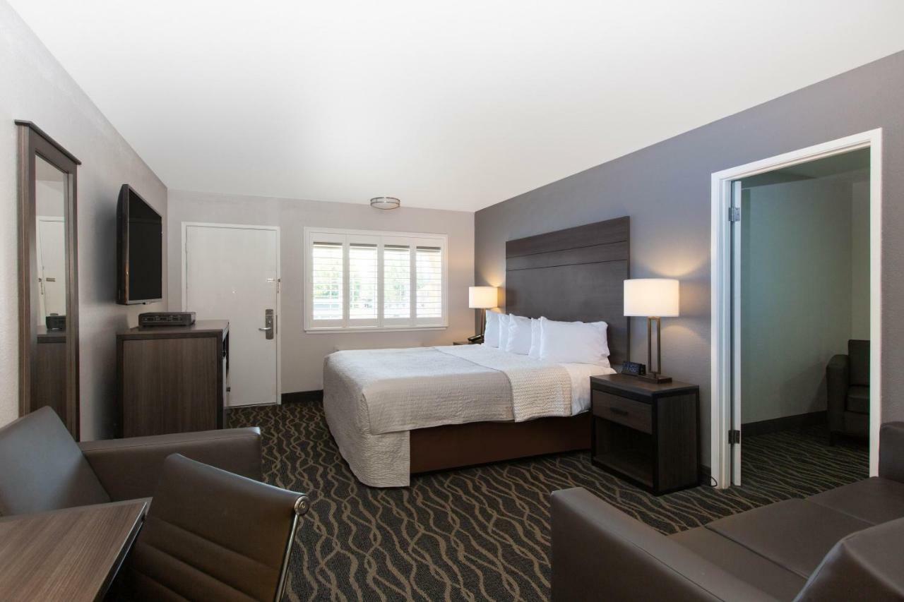 Two-Bedroom Suite - Non-Smoking