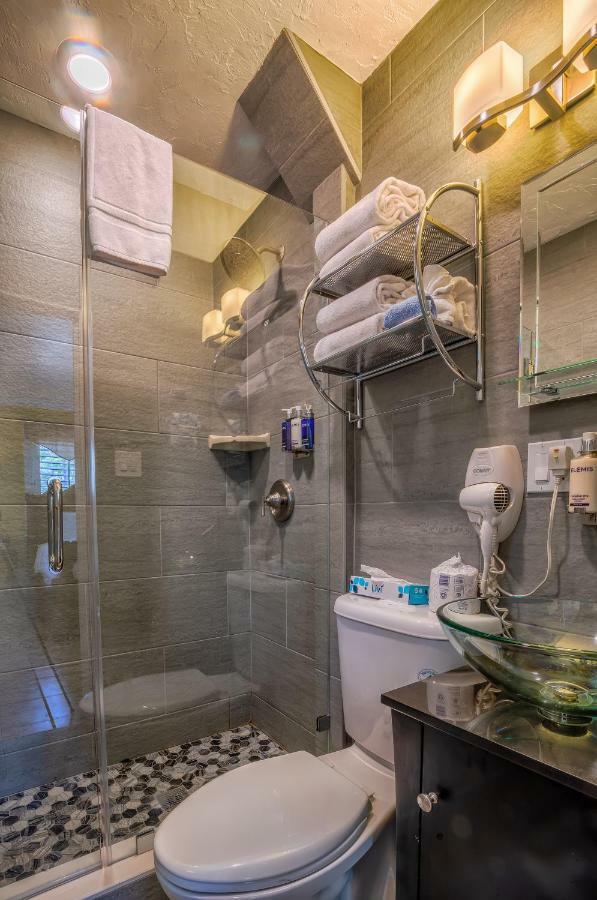 Havana Suite Kitchenette