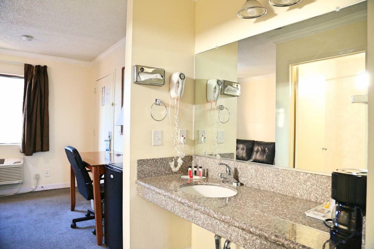 King Suite - Non-Smoking,1216880167:JPEG