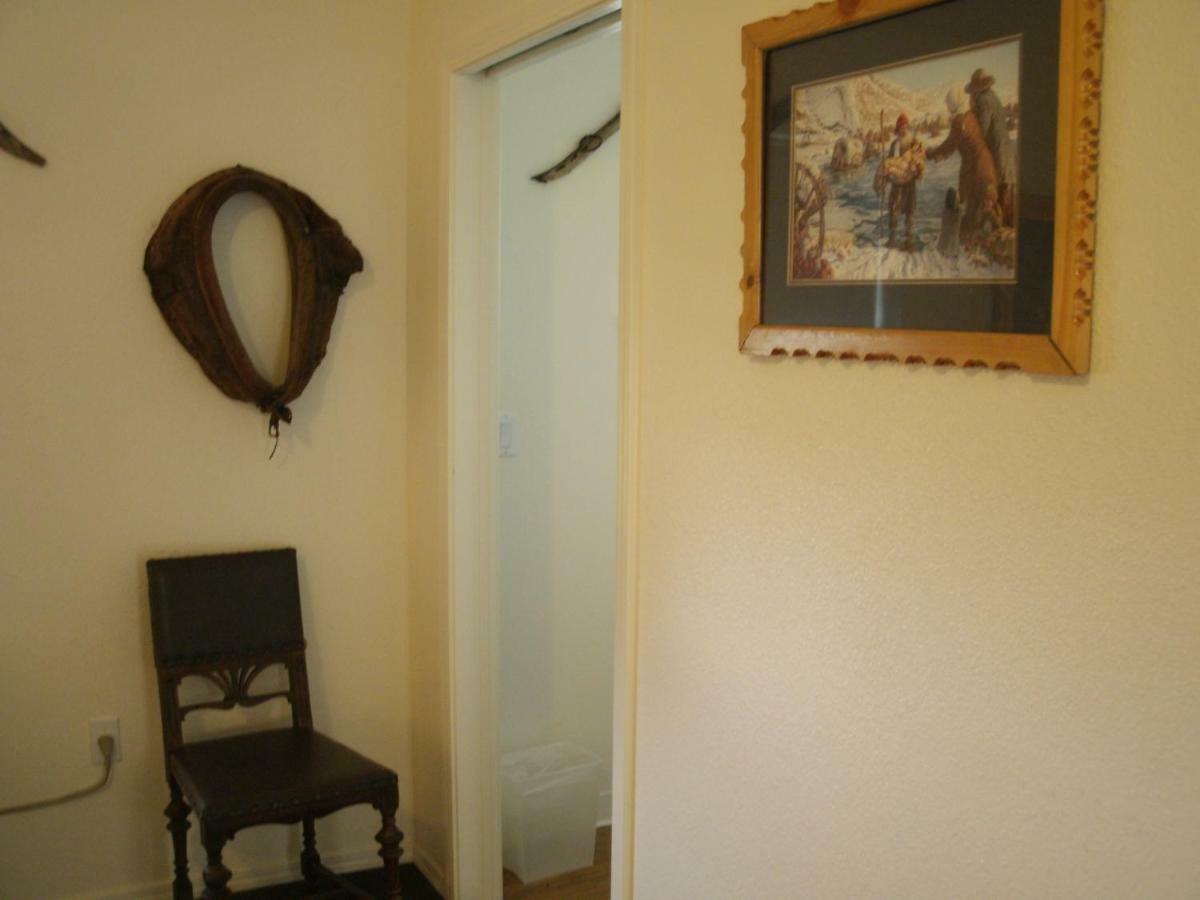 Pioneer Room One Full & One Queen Bed Shower,909394378:JPEG