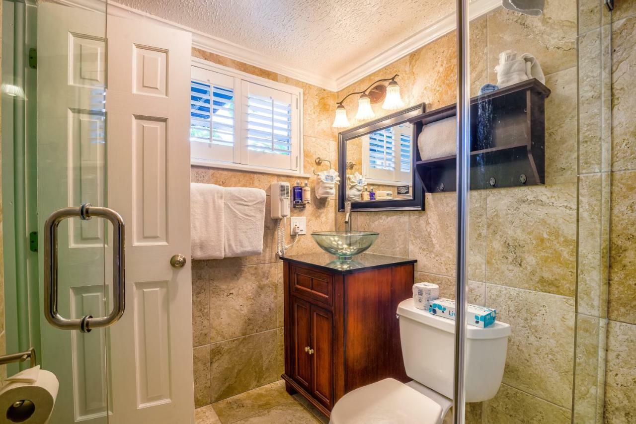 Deluxe Cottage Queen Room