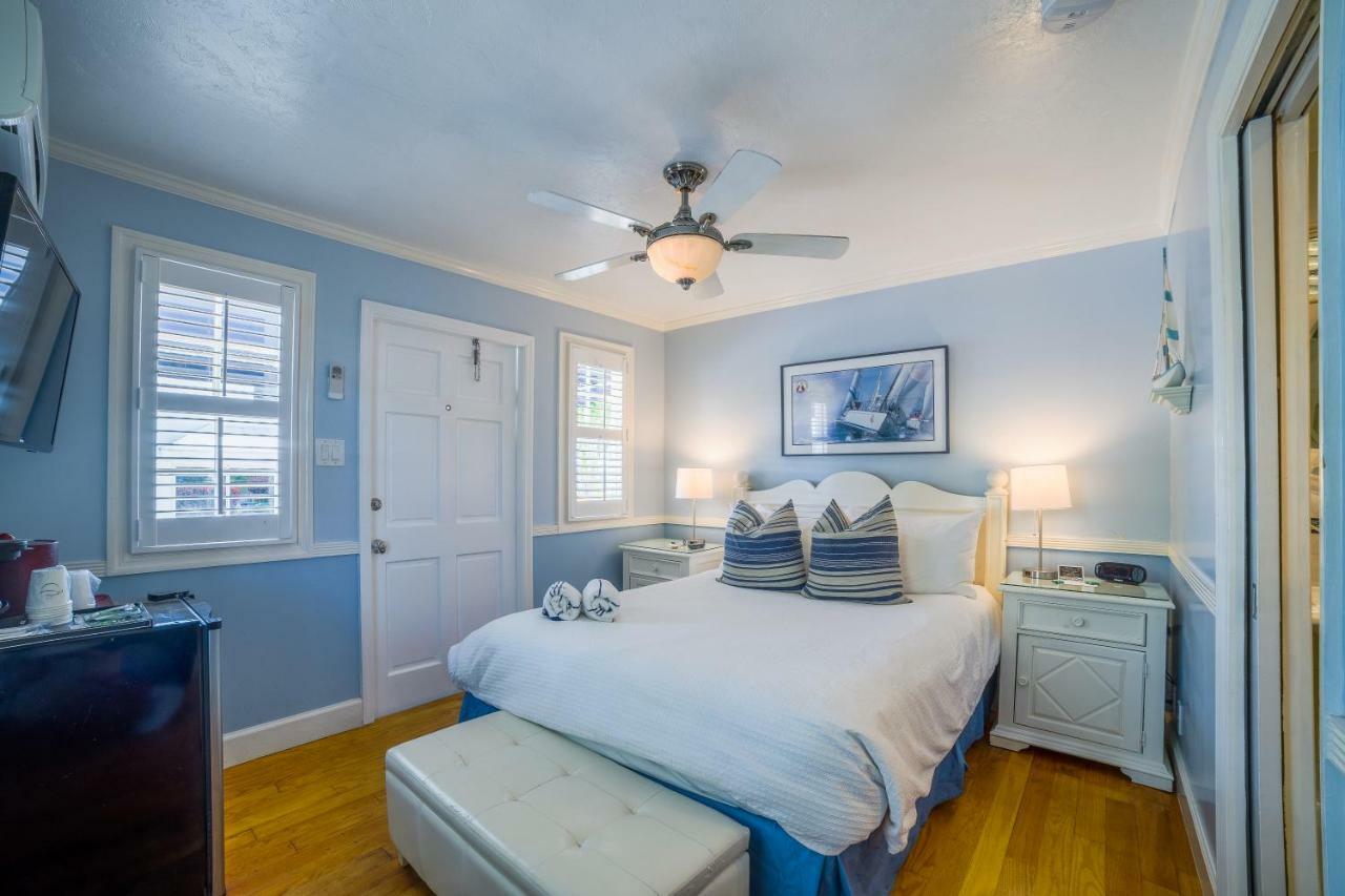 Deluxe Cottage Queen Room