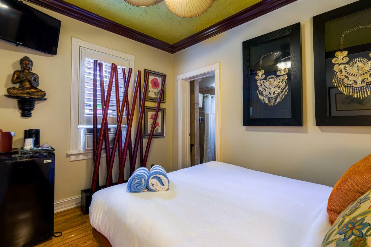 Luxury Queen Room