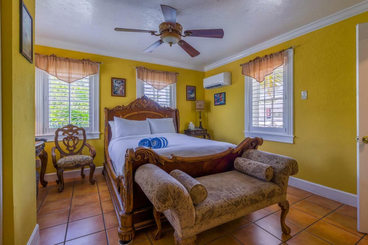 Havana Suite Kitchenette