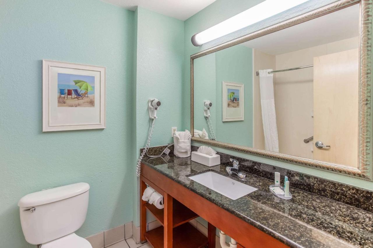 Queen Suite with Two Queen Beds and Partial Ocean View