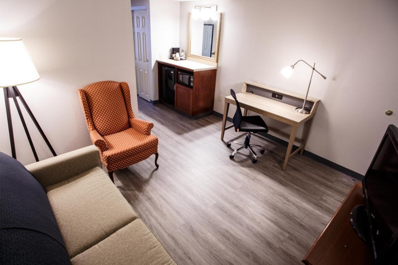 Queen Room with Two Queen Beds and Kitchenette,945533524:JPEG