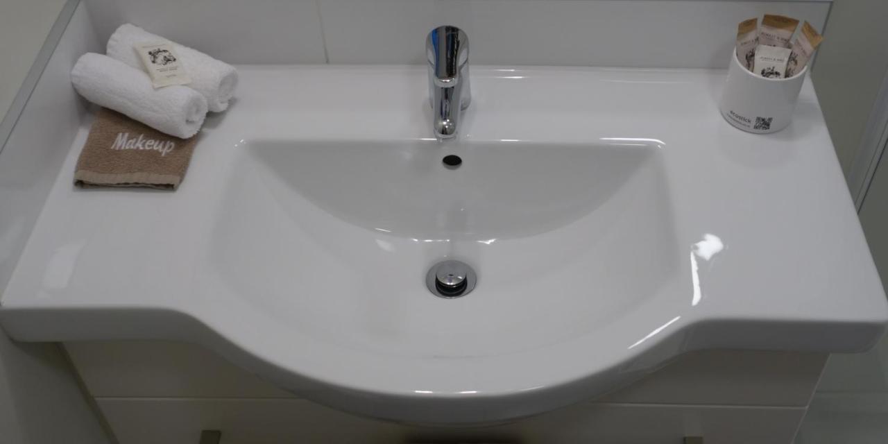 Three-Bedroom Apartment,960832984:JPEG