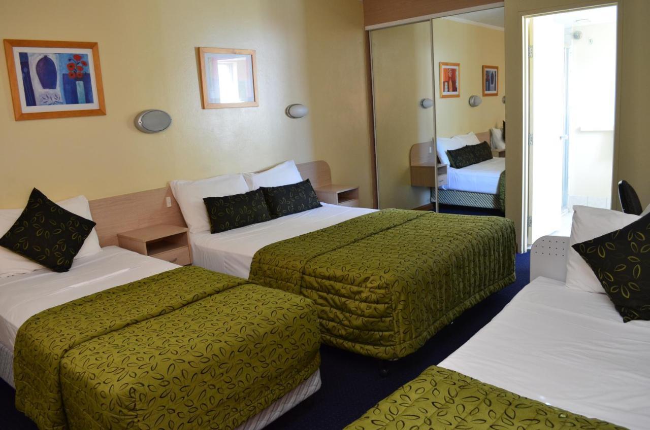 Standard Suite,974472997:JPEG