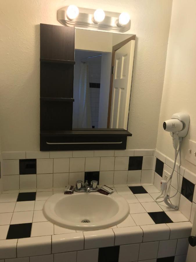 Queen Room with Two Queen Beds,979025578:JPEG