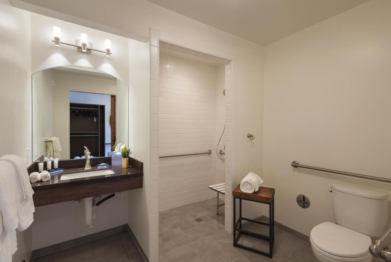 Room with 2 Double Beds, Roll-in Shower, Patio - Accessible
