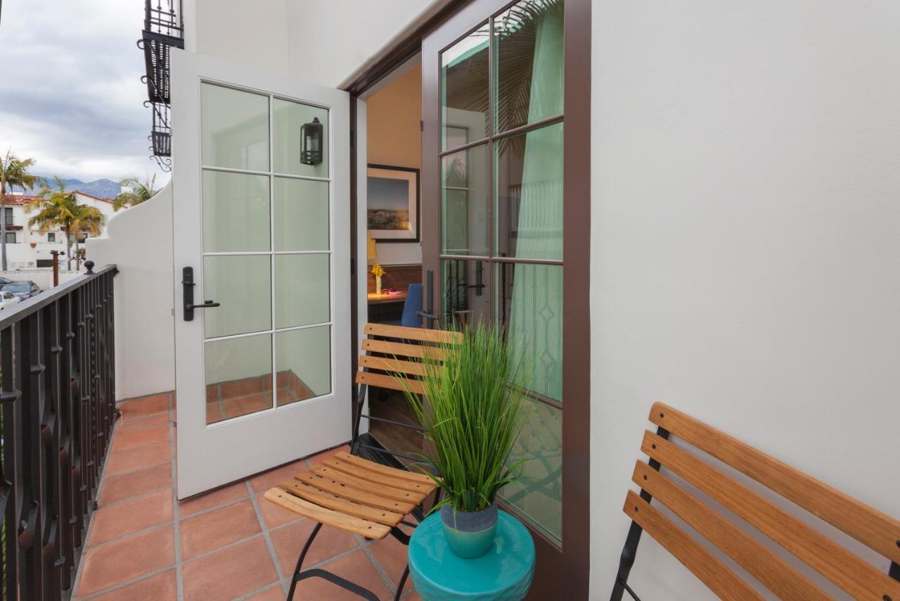Room with 1 King Bed, Bathtub, Balcony - Accessible