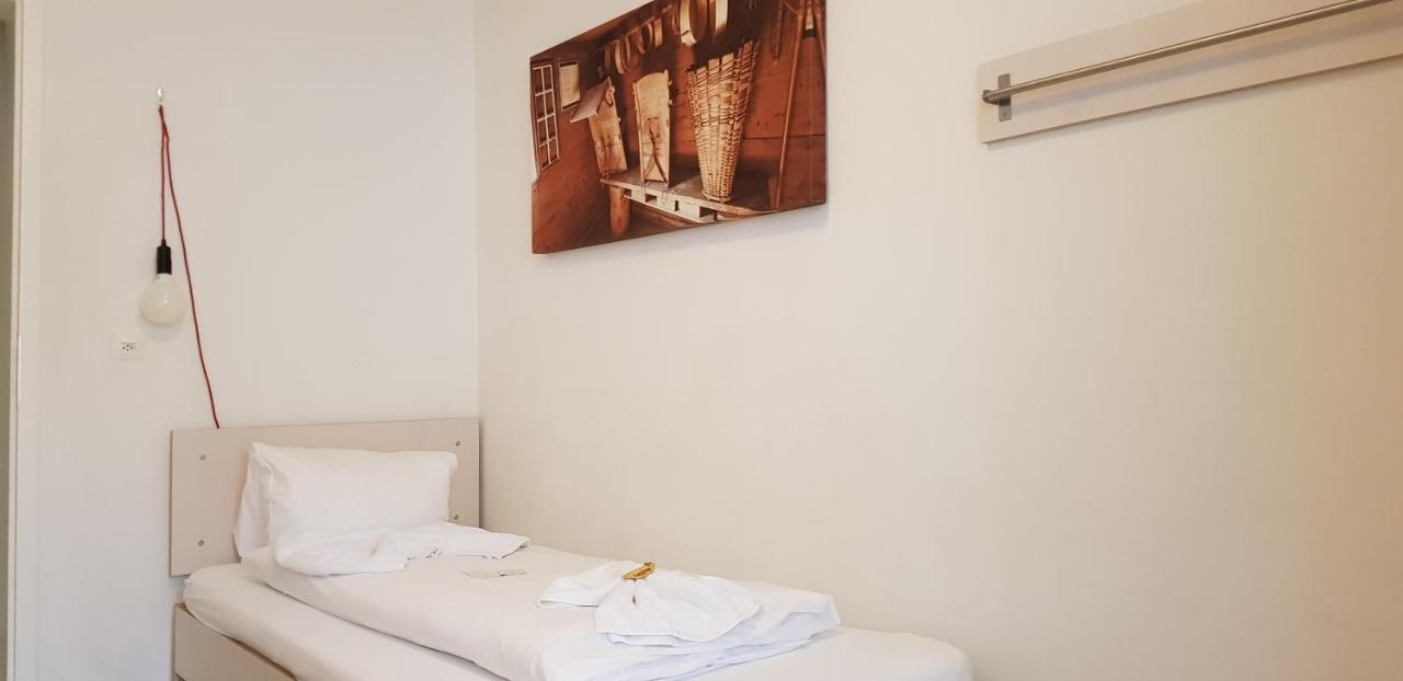 Camera Singola Budget con Bagno in Comune
