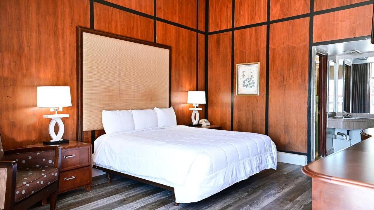 Deluxe King Room,999645246:JPEG