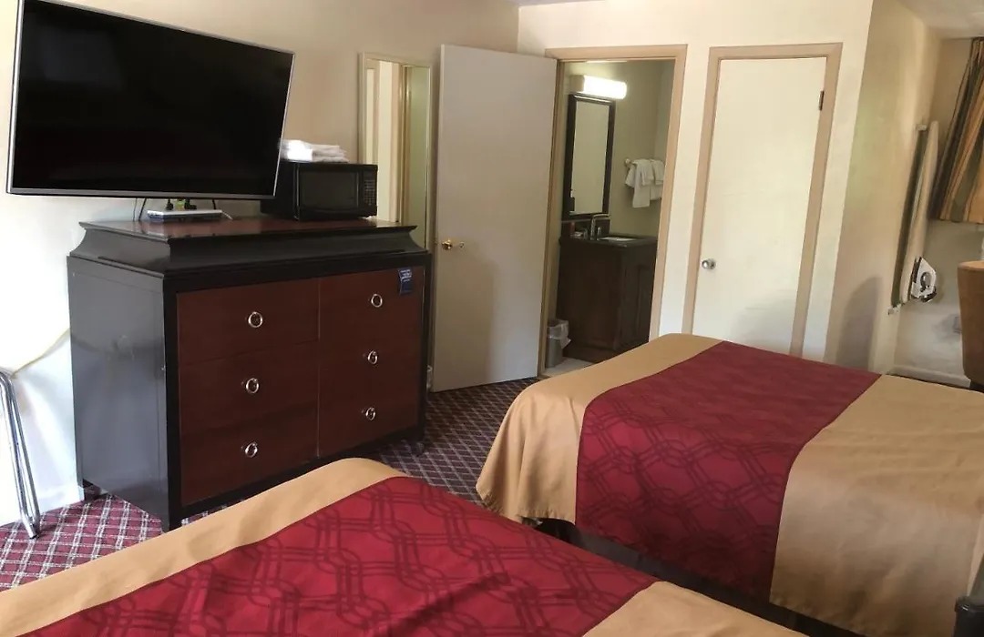 Rodeway Inn-1