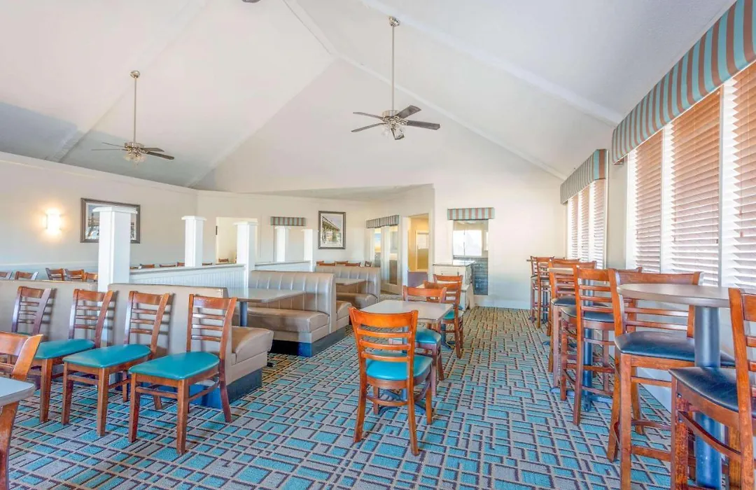 Days Inn By Wyndham Wilmington / University-1