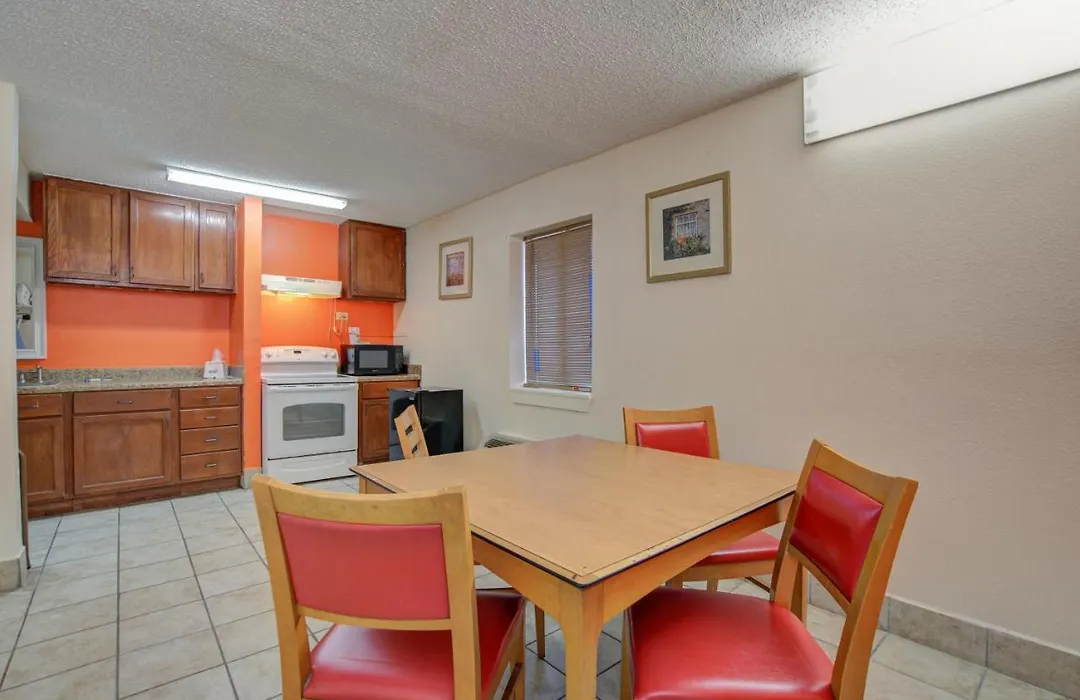 Americas Best Value Inn Laredo-1