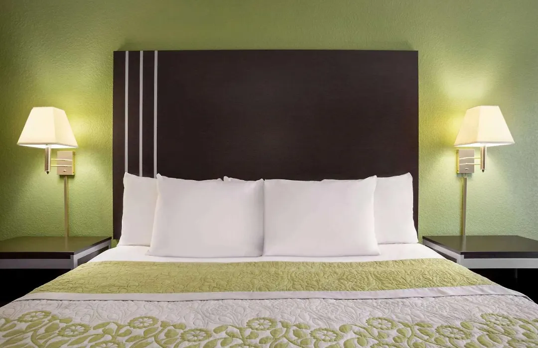 Days Inn By Wyndham Hardeeville/ I-95 State Line-1