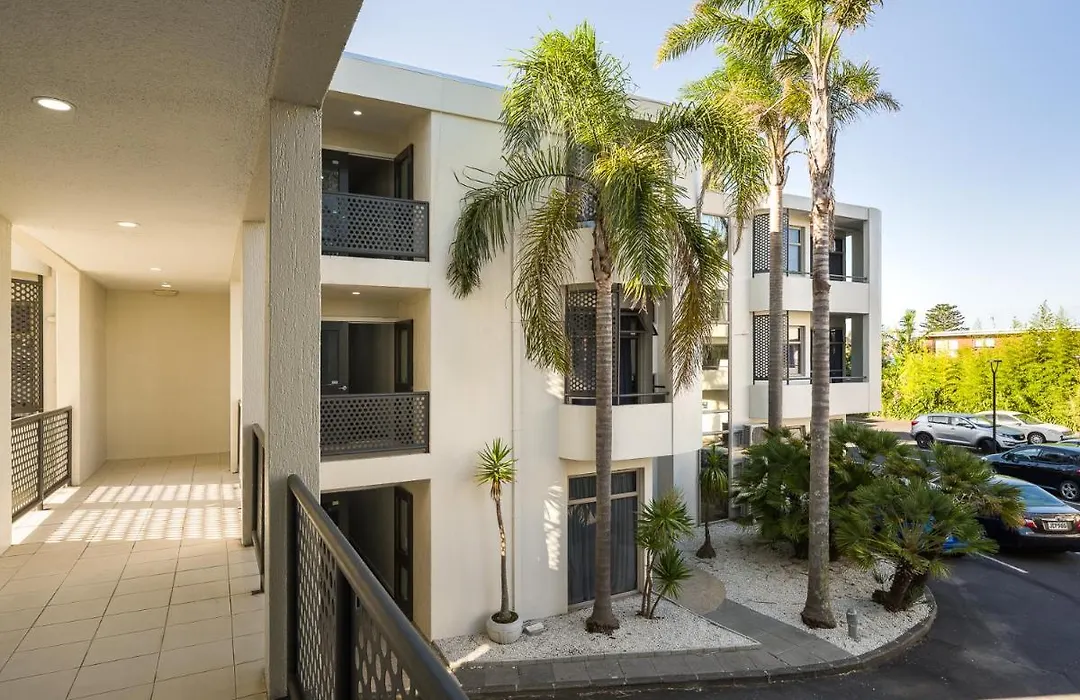 Carnmore Hotel Takapuna-1
