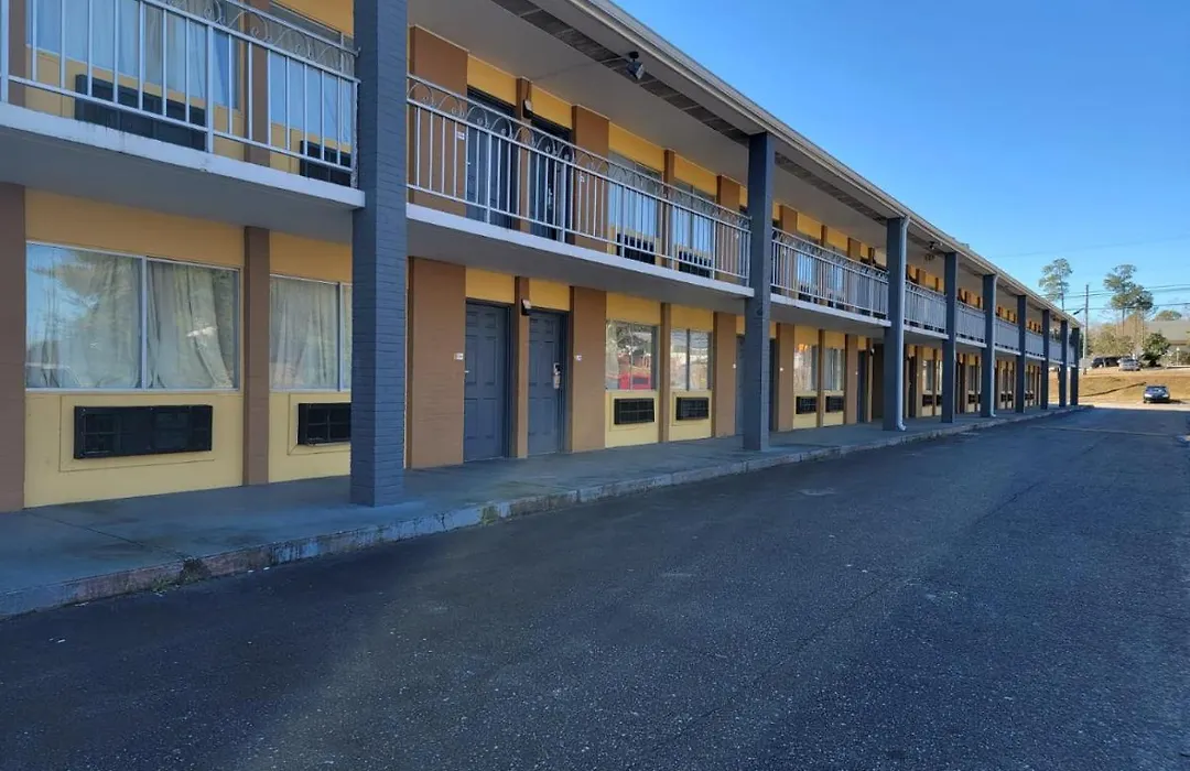 Executive Inn & Suites-1