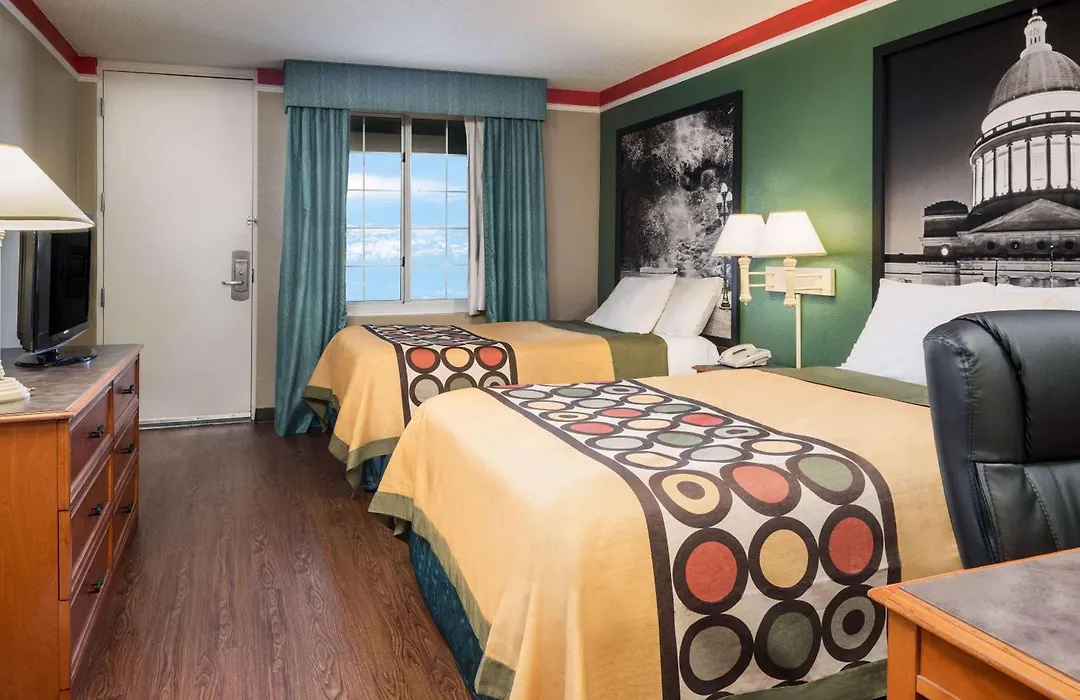 Super 8 By Wyndham Little Rock/Otter Creek-1