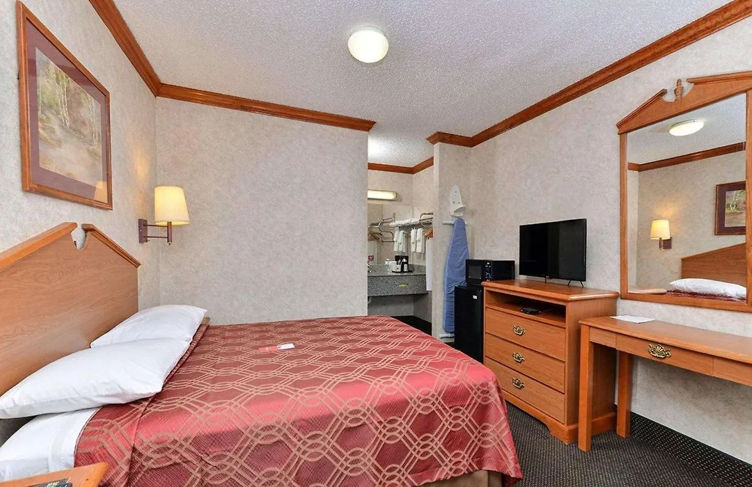 Econo Lodge-1