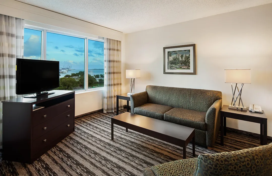 Holiday Inn Hotel Port Of Miami-Downtown By Ihg-1