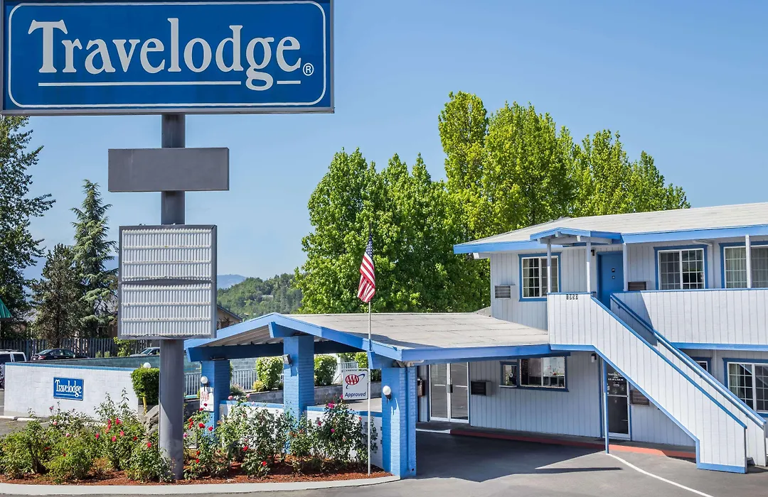 Travelodge By Wyndham Grants Pass-1