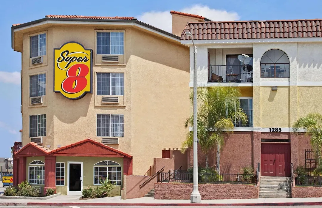 Super 8 By Wyndham Los Angeles Downtown-1