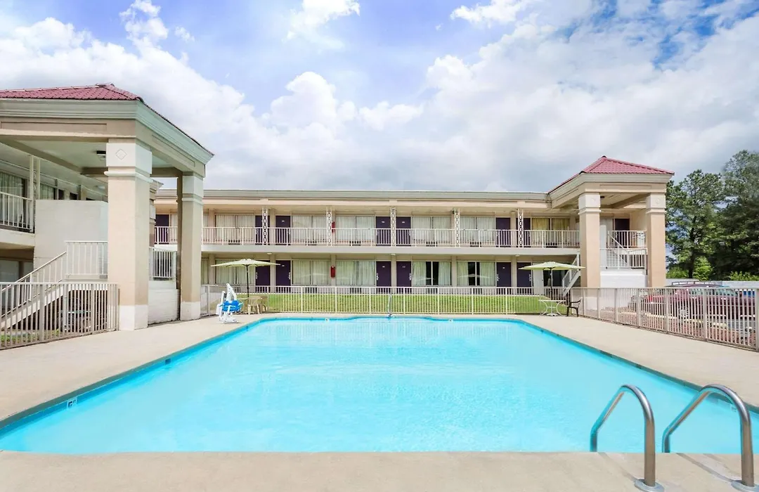 Days Inn By Wyndham Greensboro Airport-1