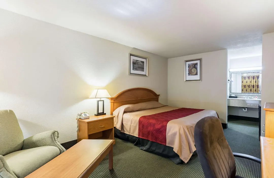 Econo Lodge Baytown-1