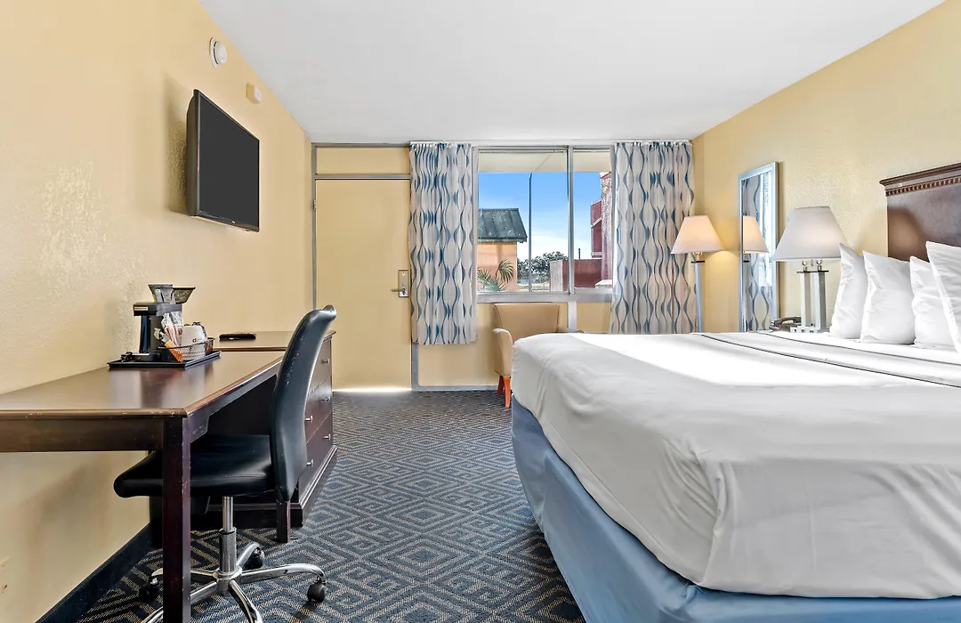 Baymont By Wyndham Orlando North Millenia-1