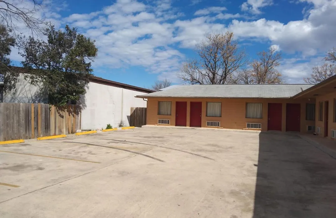 American Motel-1