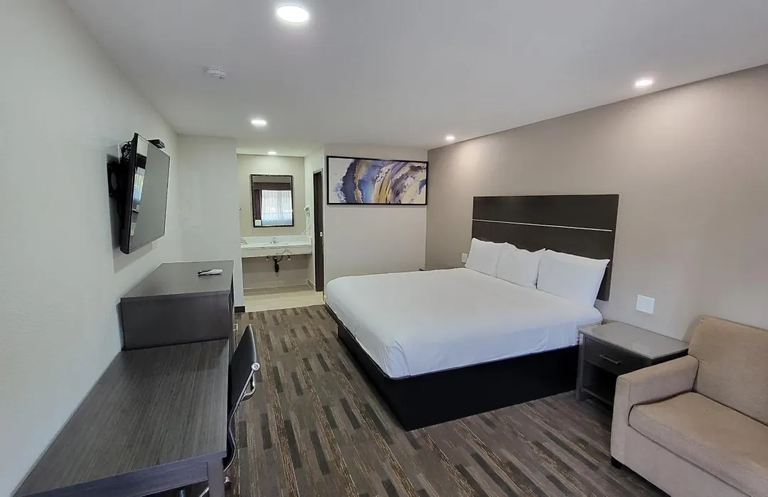 Travelodge By Wyndham Buena Park-1