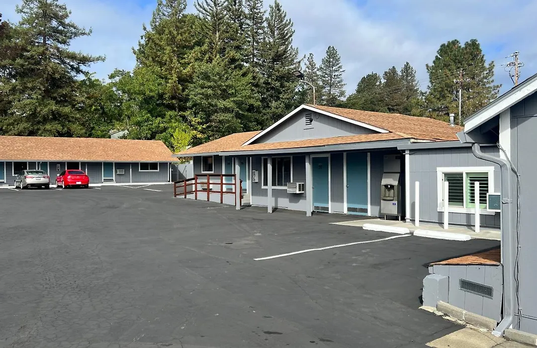 Pine Cone Motel-1