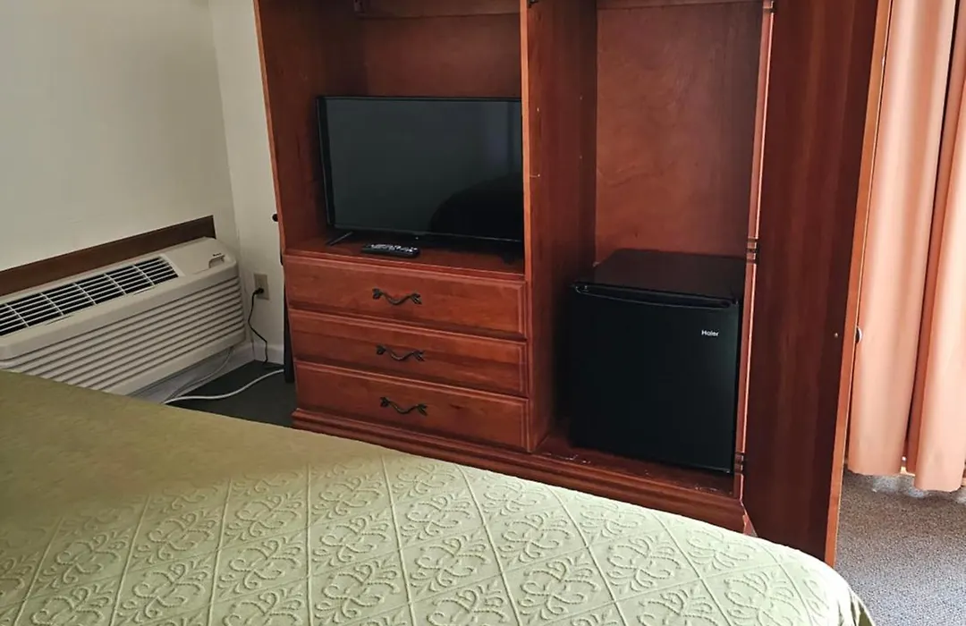 Knights Inn Mackinaw City-1