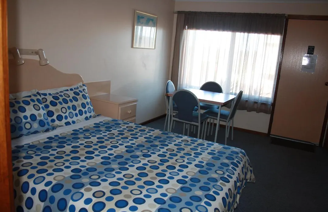 Raglan Motor Inn-1
