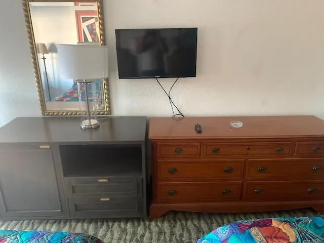 Deluxe Inn Austin-1