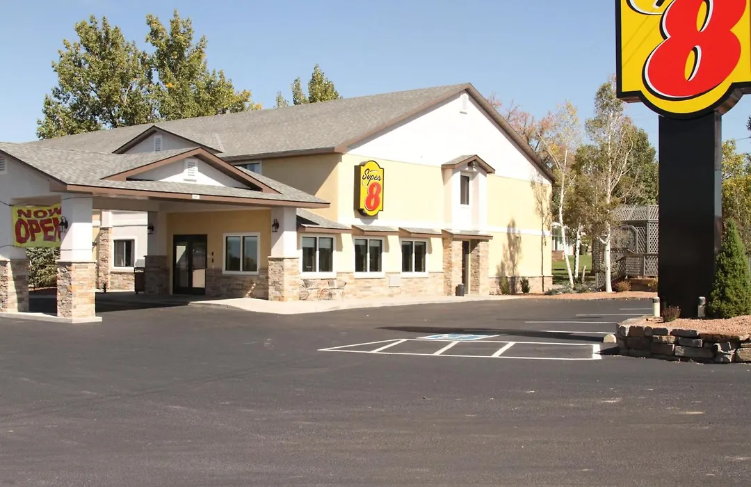 Super 8 By Wyndham Montrose-1