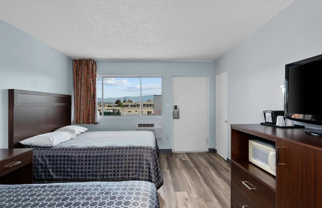 Holiday Lodge Wenatchee-1