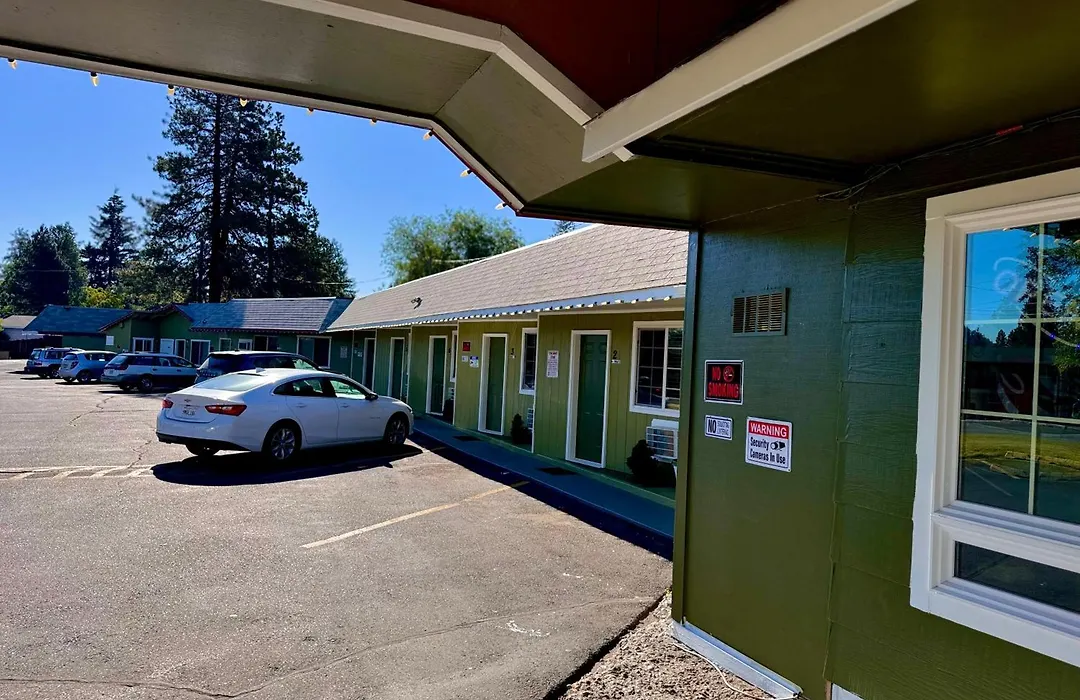 Chalet Motel - Your Cozy Basecamp For Bend Adventures-1