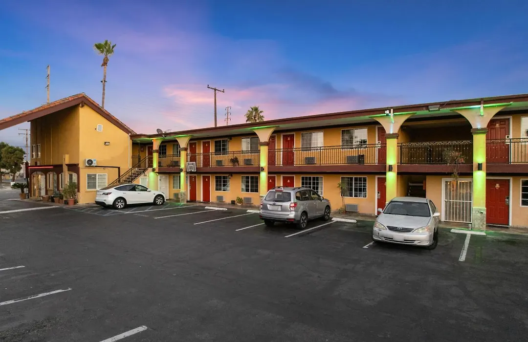 Sky Palm Motel - Orange-1