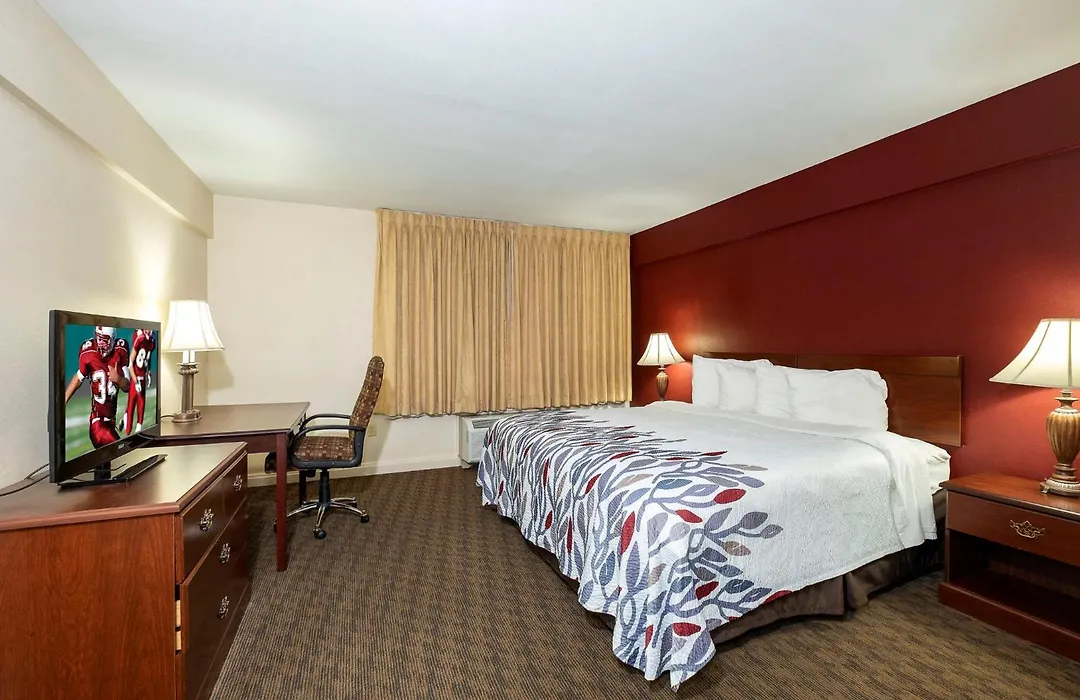Red Roof Inn & Suites Hazleton-1