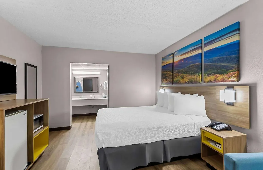 Days Inn By Wyndham Clayton-1