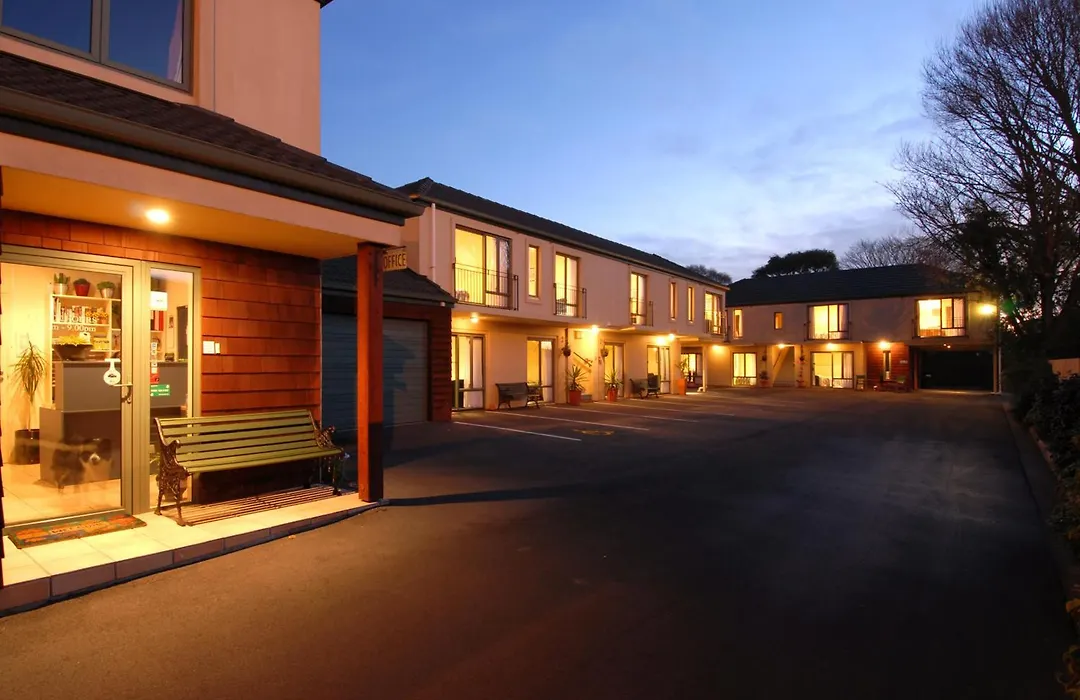 Courtesy Court Motel-1