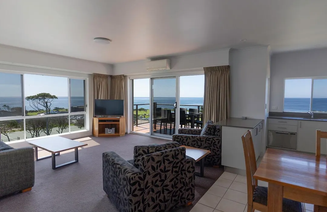 Amooran Oceanside Apartments And Motel-1
