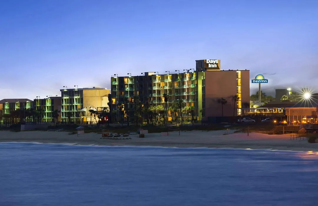 Days Inn By Wyndham Panama City Beach Beachfront Resort-1