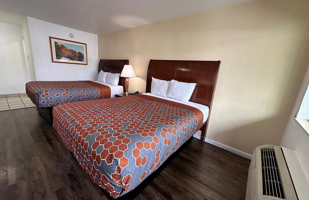 Desert Sands Inn & Suites-1