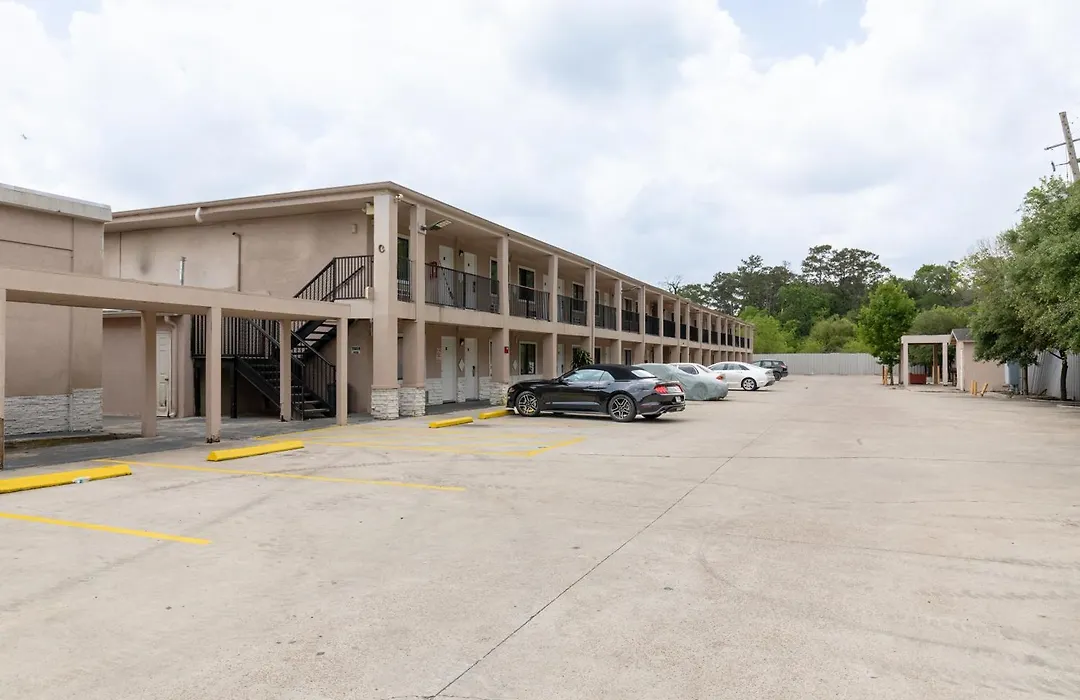 Travel Inn & Suites-1
