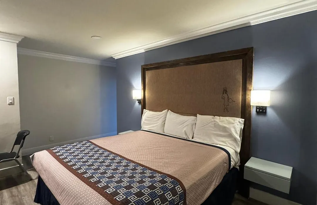 Friendship Motor Inn-1
